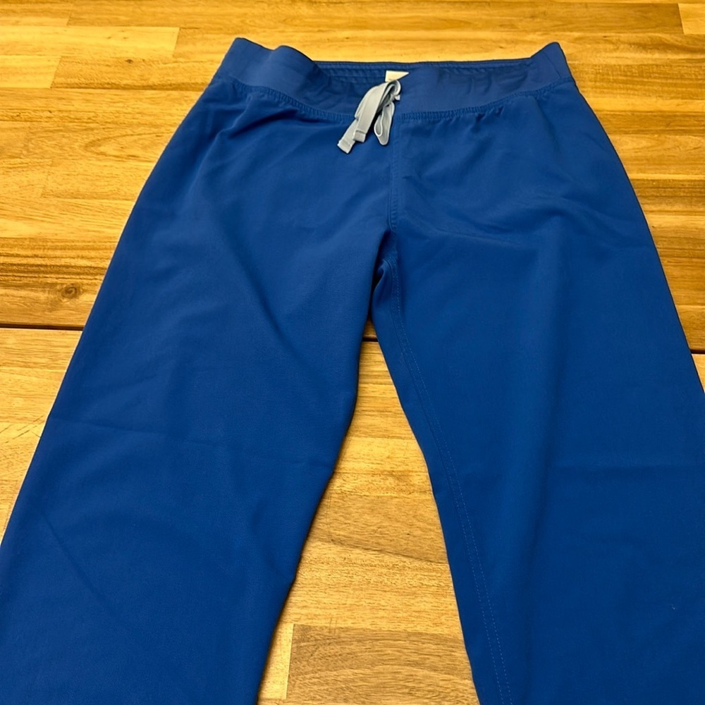 FIGS Technical Collection scrub pants - Picture 3 of 6